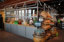 Düsseldorf Airport: Marché Mövenpick mit vegetarischer Insel und erlebbarer Natural Bakery