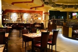 Julian' s Bar und Restaurant: renoviert